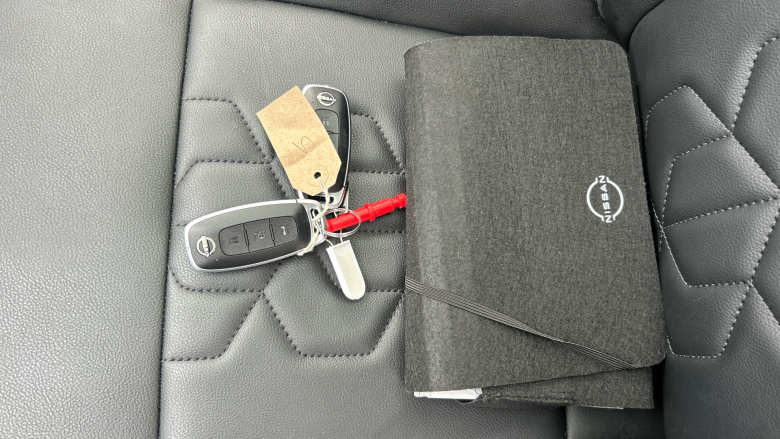 Nissan Qashqai 1.3 DiG-T MH Tekna 5dr Petrol Hatchback